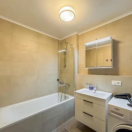 в центре братиславы с личной парковкой Apartamento Bratislava