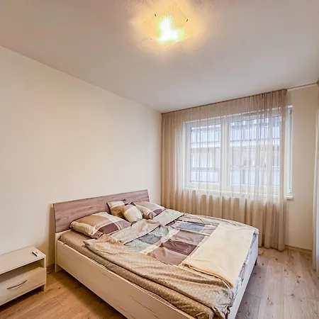 в центре братиславы с личной парковкой Apartamento *