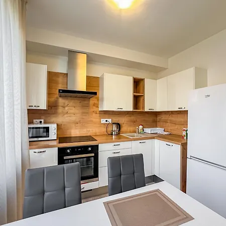 в центре братиславы с личной парковкой